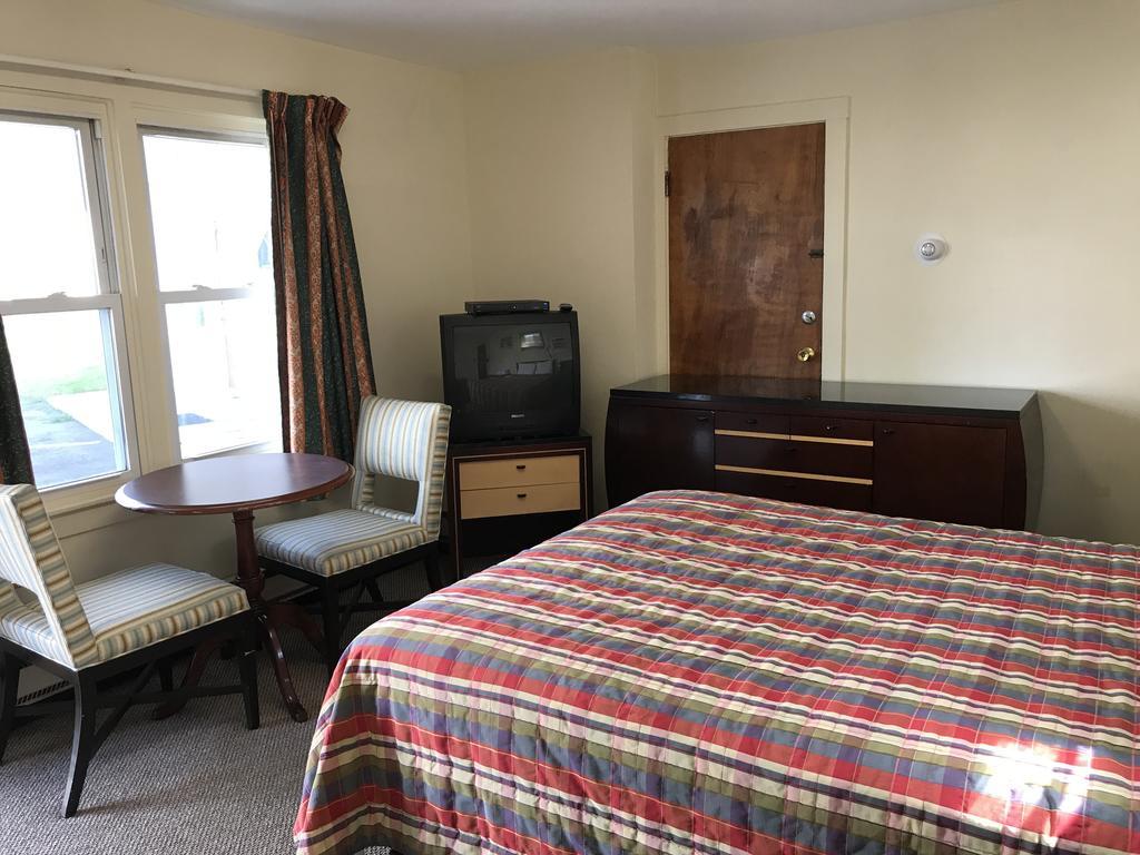 روتلاند Highlander Inn الغرفة الصورة